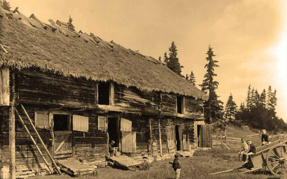 Photos souvenir | Grange au toit de chaume à Cap-à-l’Aigle | vers 1895