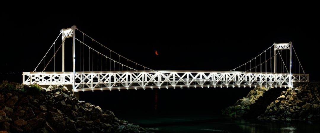 06 Paul Philippe Nadeau une lune rouge