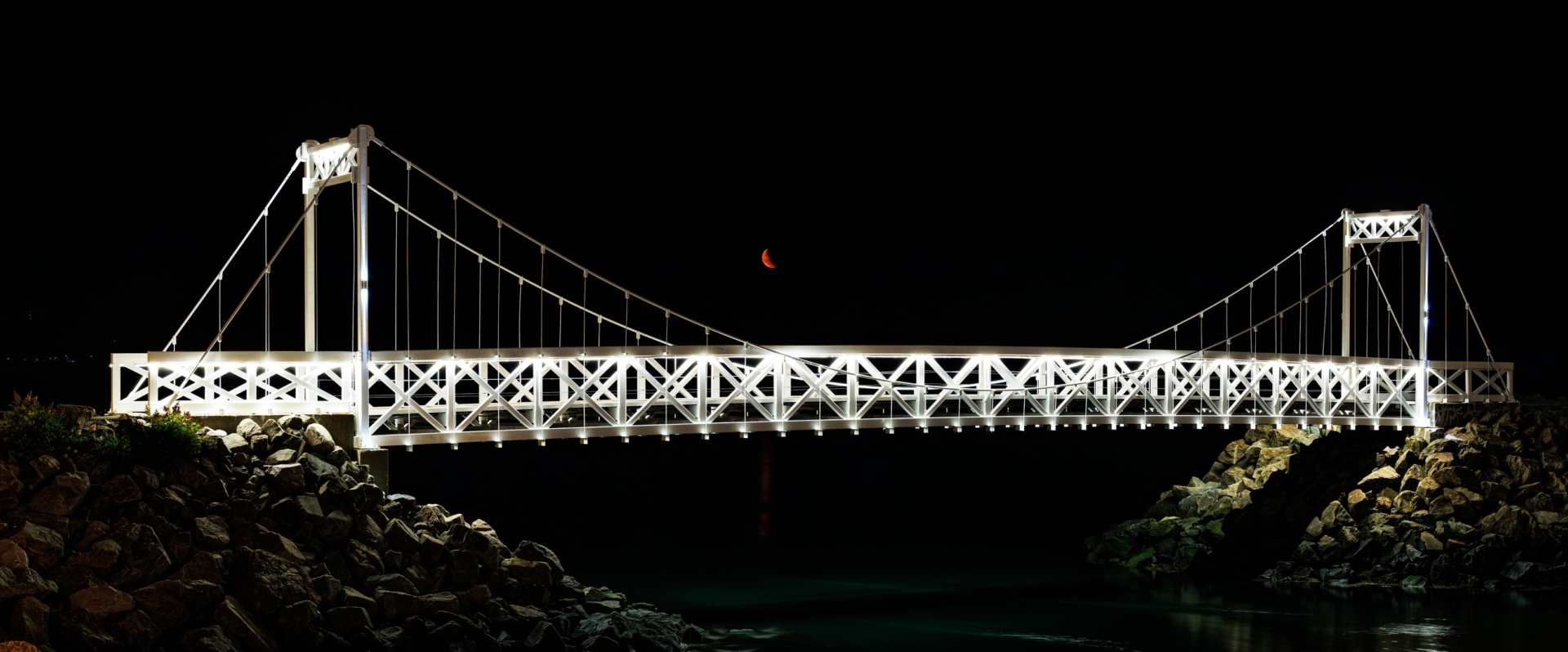06 Paul Philippe Nadeau une lune rouge