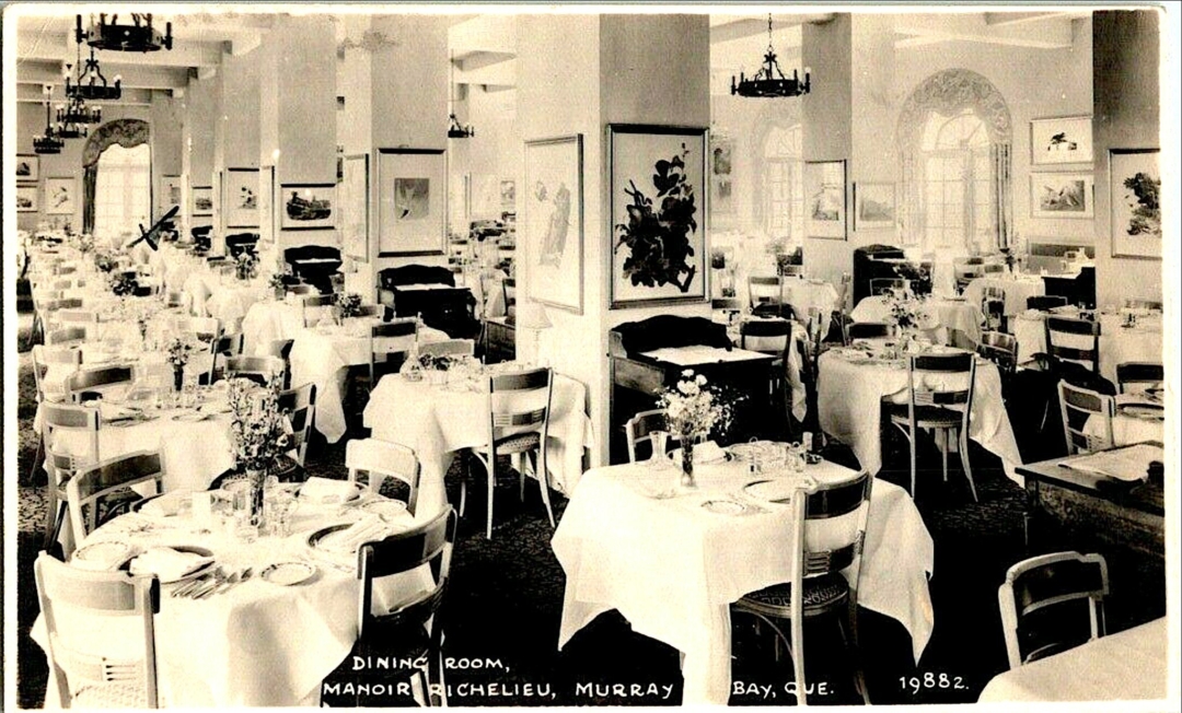 2 P au Pic Manoir interieur carte postale