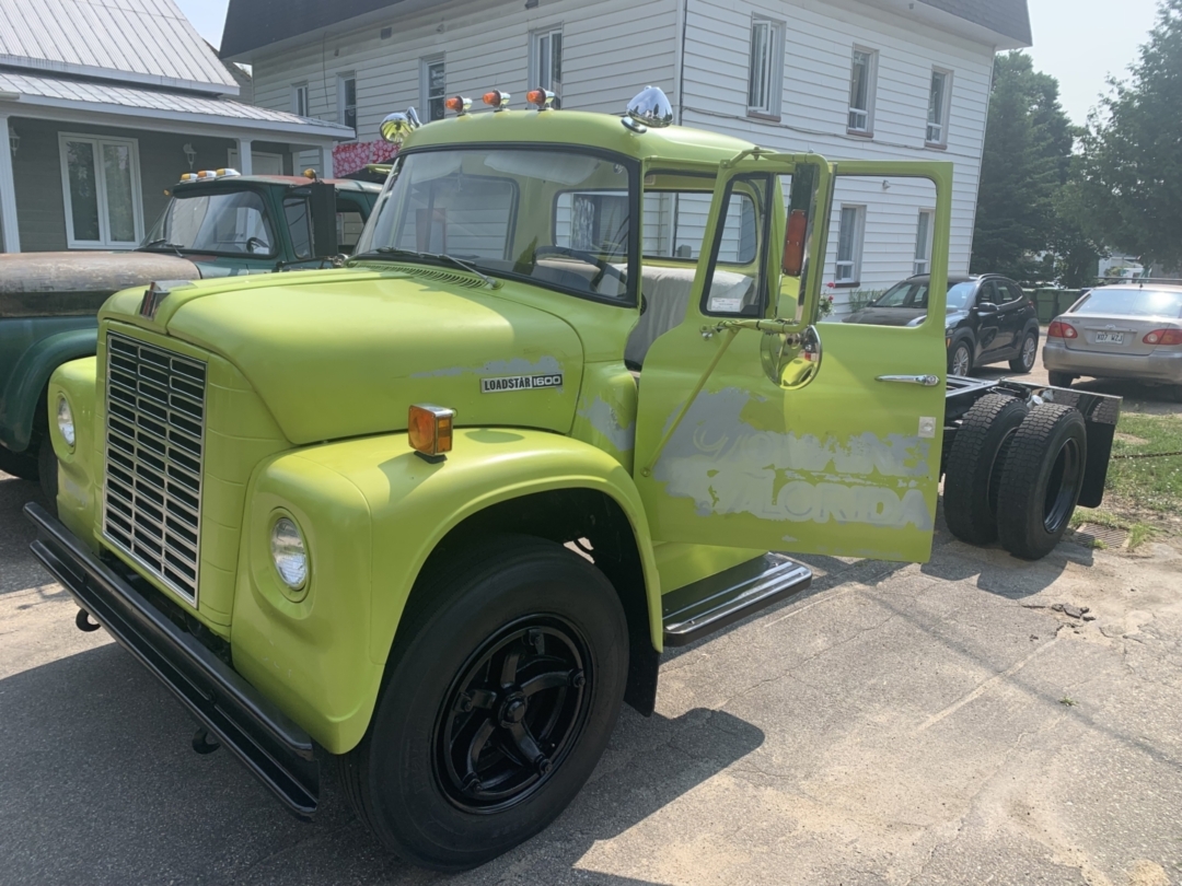 Un ancien camion dincendie Internationnal 1974 celui de J Sebastien