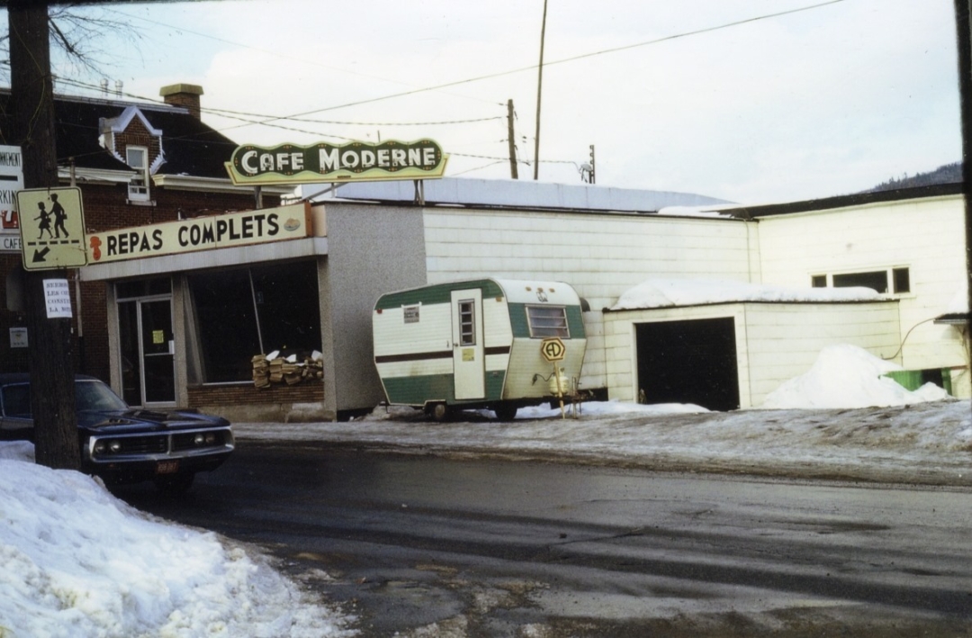 3 Baie St Paul Cafe Moderne Photo CARC
