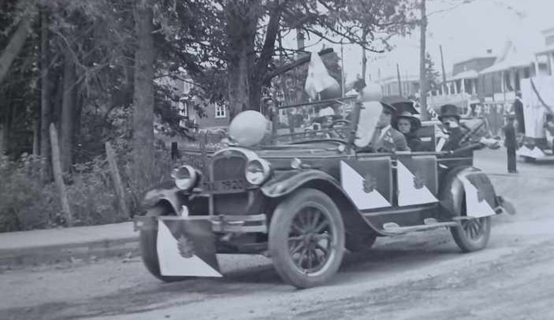 4 P au Pic parade du syndicat catholique vers 1940 Coll Clement Gagne