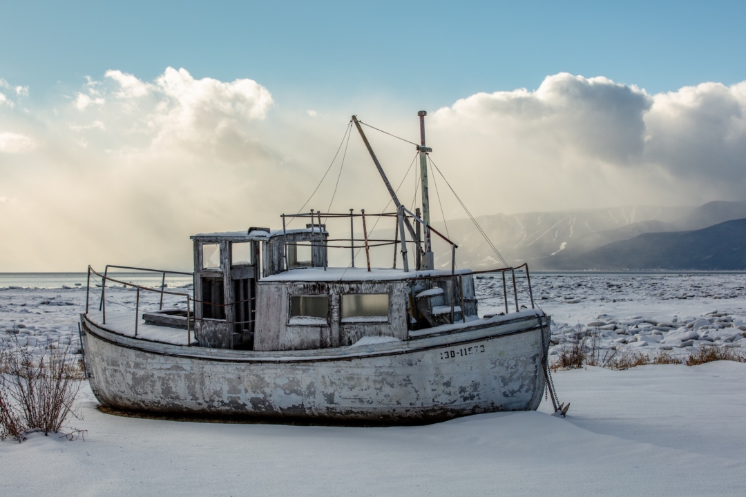 Tempete au loin et le petit bateau de l Isle aux Coudres