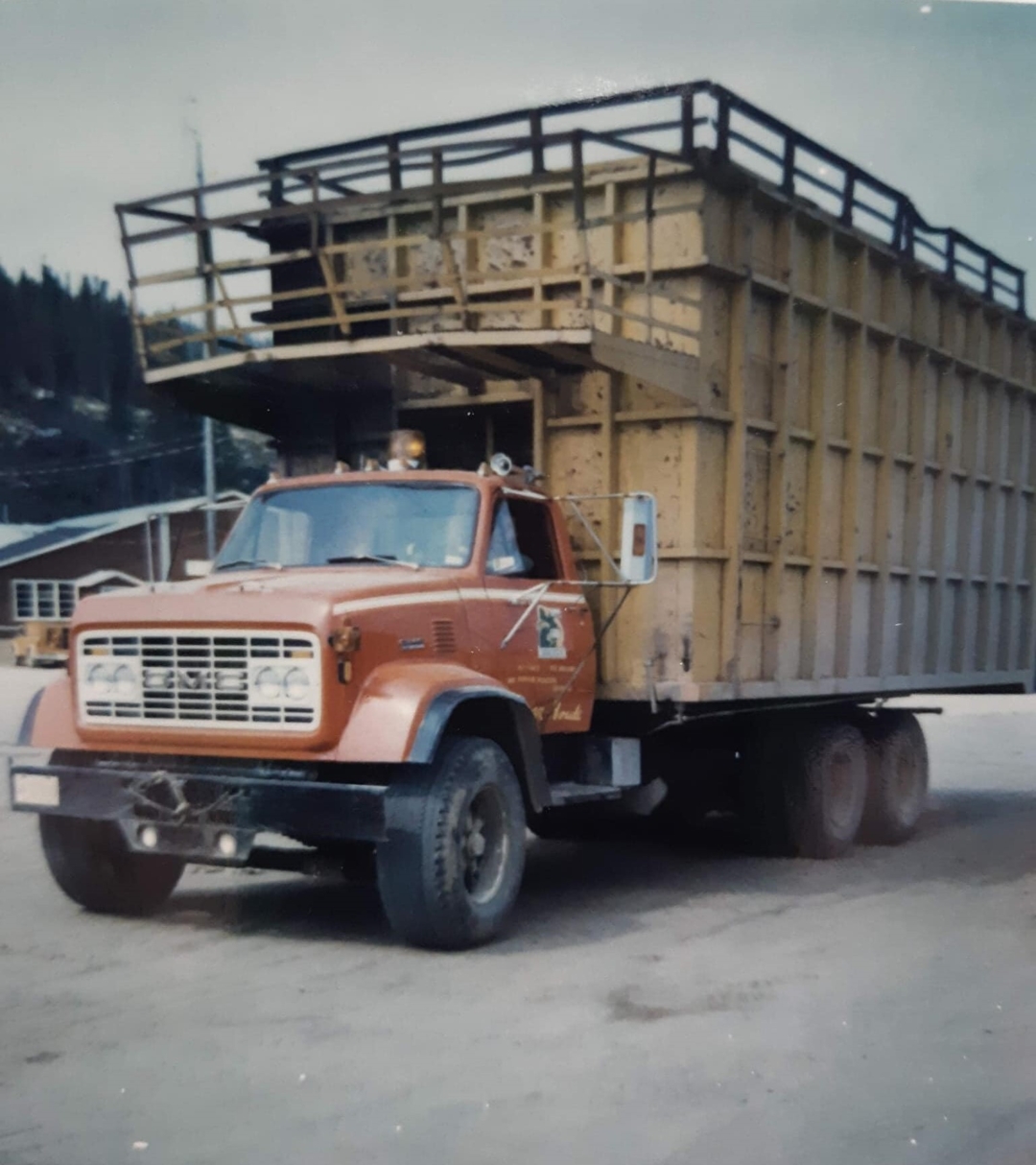 Ok 3 Camion de pulpe Transport de bois en 4 pi photo Elzear Houde