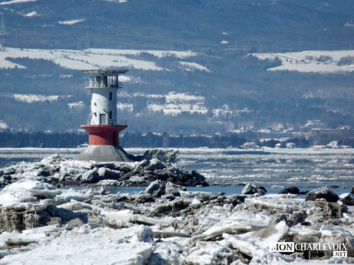 Le phare de l’Isle-aux-Coudres vu du "Mouillage"
