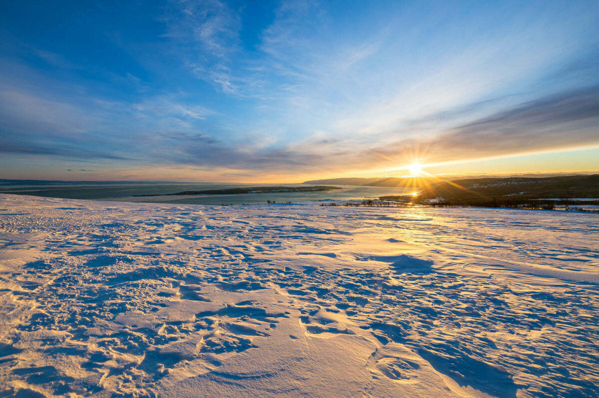 Le soleil du matin caresse la neige (Alain Blanchette)