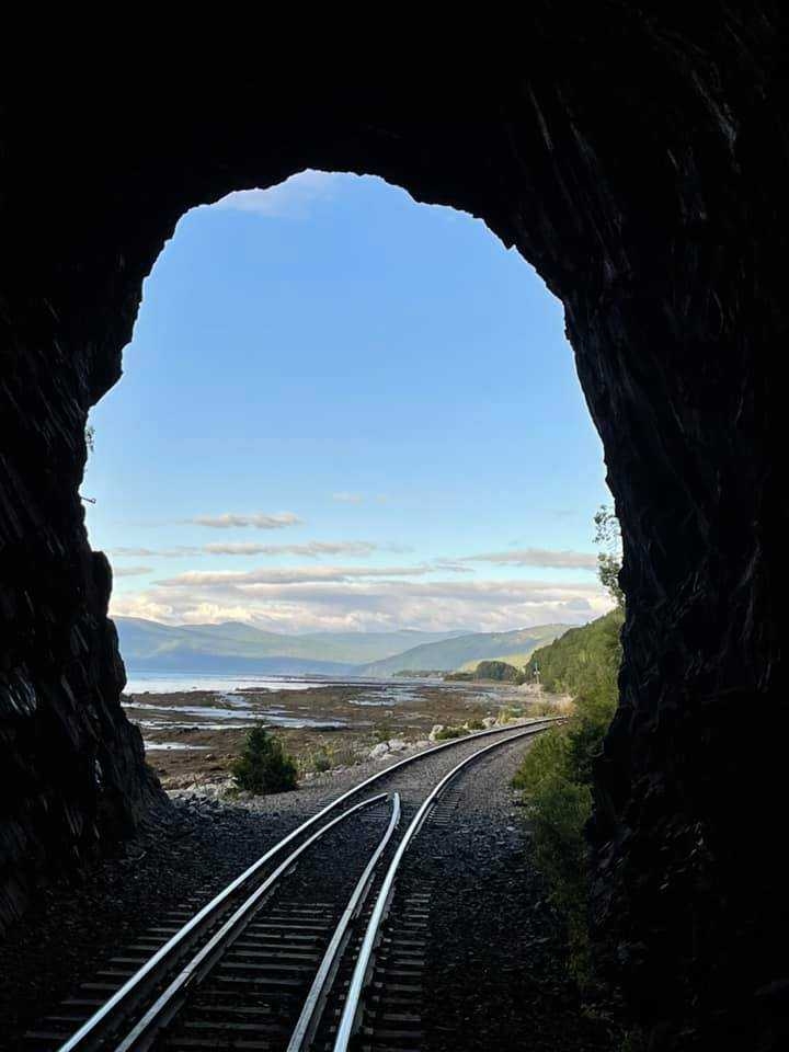 Un magnifique paysage au bout du tunnel!