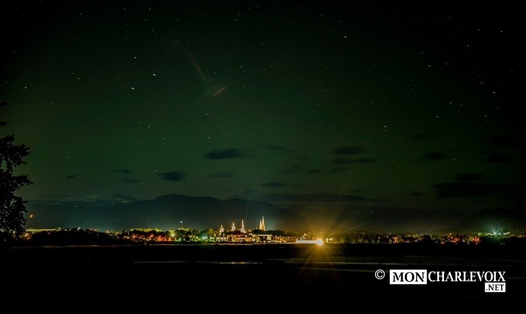 La nuit des aurores boréales au dessus de Baie St-Paul par Alain Caron