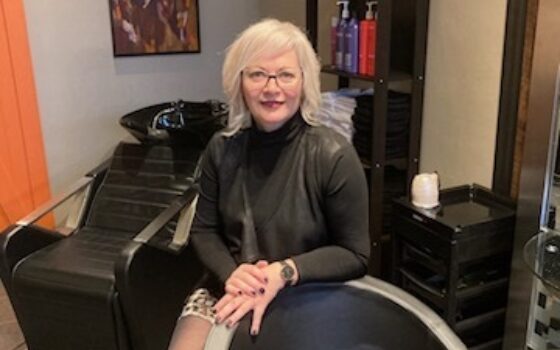 Lise Truchon, styliste et coiffeuse, célèbre ses 40 ans de métier!