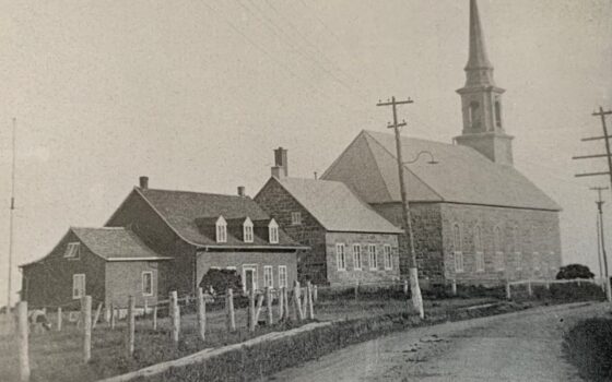 Reconnaissez-vous cette église photographiée en 1910? (Coll. Petites Francis. de Marie par André Simard)