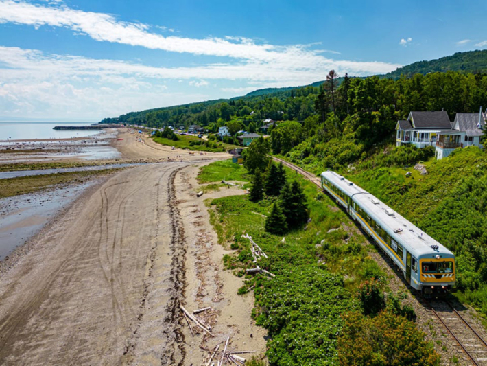 12 Paul Philippe Nadeau Le passage du Train a Saint Irenee