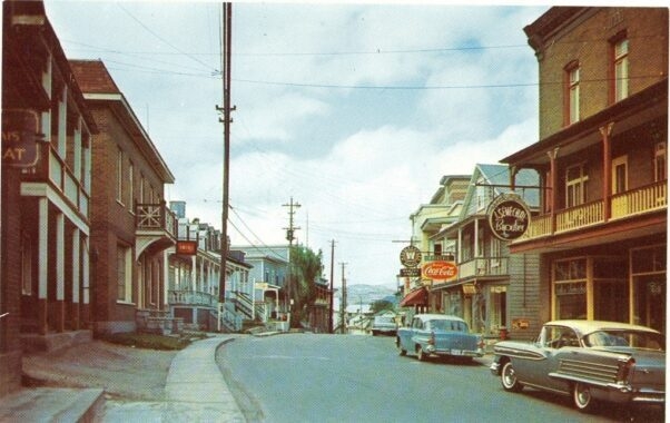 Une partie de la rue principale La Malbaie Coll Hoopes Musee Chx