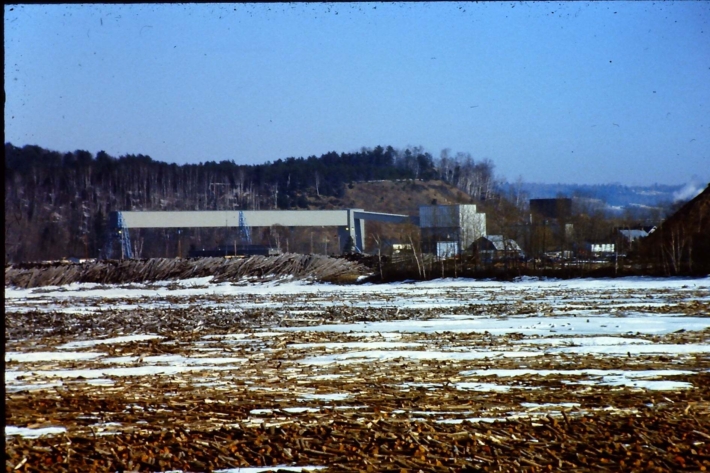 Les dernières années du bois transporté par la Rivière Malbaie par l'usine de Clermont (André Simard)