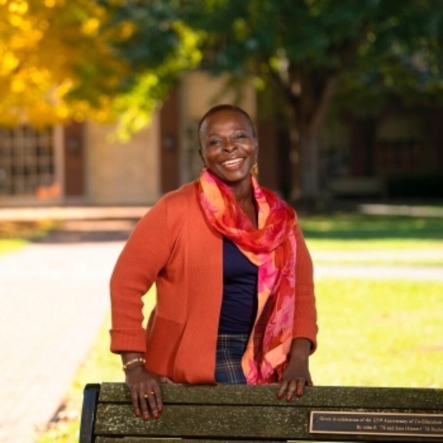 Angèle Kingué, auteure africaine et docteure américaine