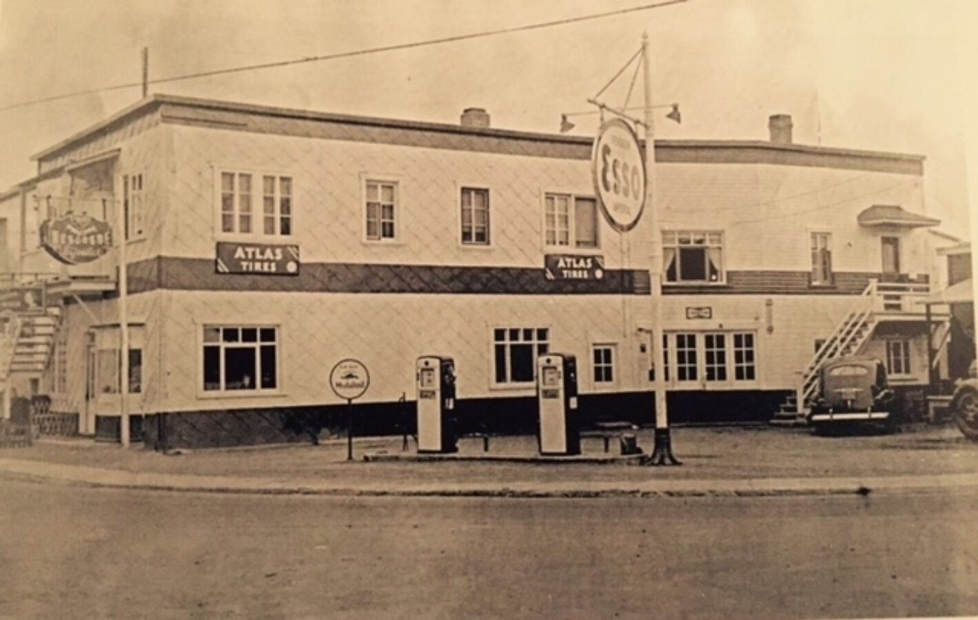 Le mini-centre commercial de Baie-St-Paul vers 1950