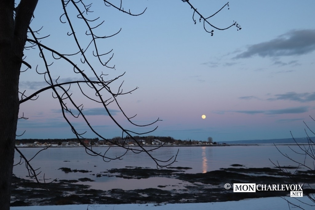 Magnifique lune prise de l'Isle-aux-Coudres