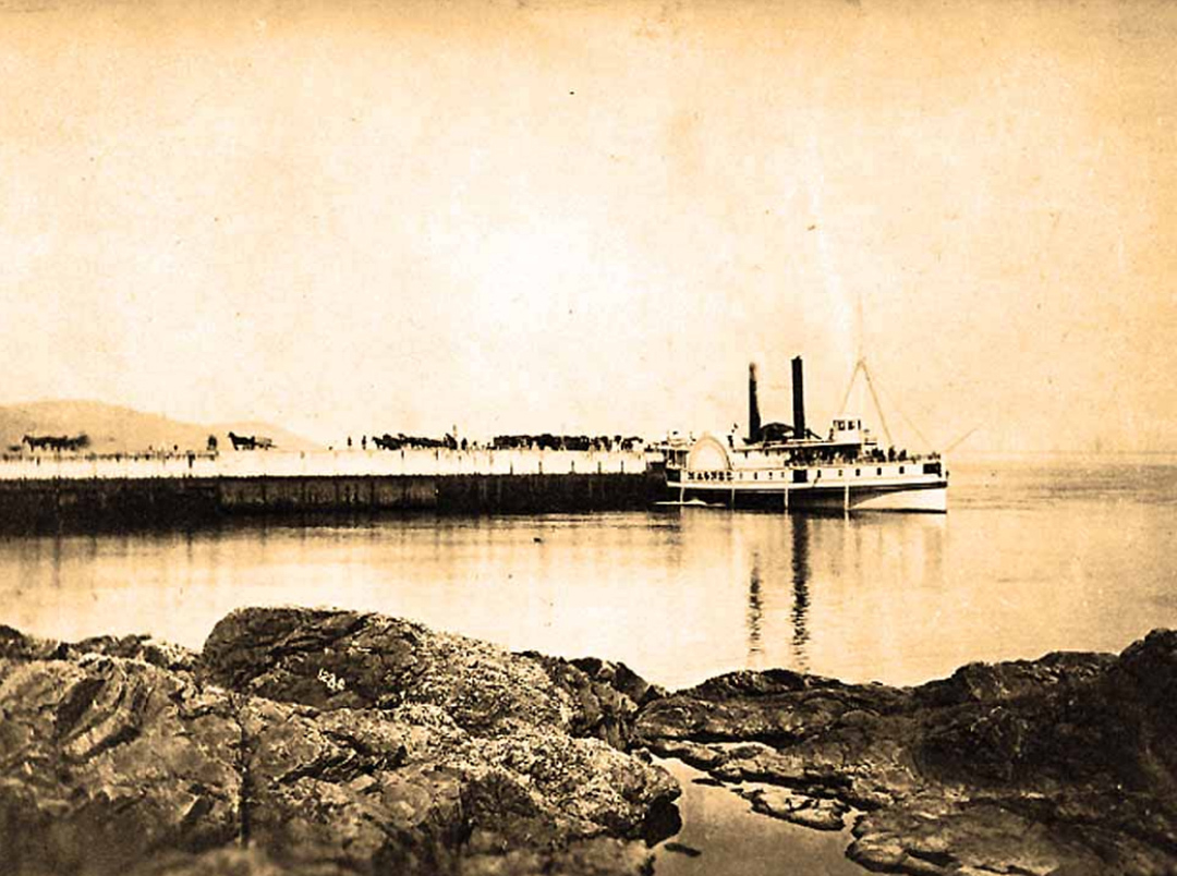 Photo souvenir | Le vapeur « Magnet » au quai de La Malbaie, vers 1870