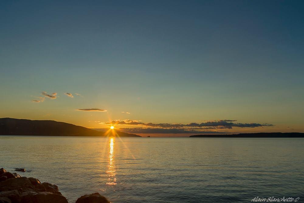 Tout est calme au bord du fleuve (la suite) ! Photo d’Alain Blanchette !