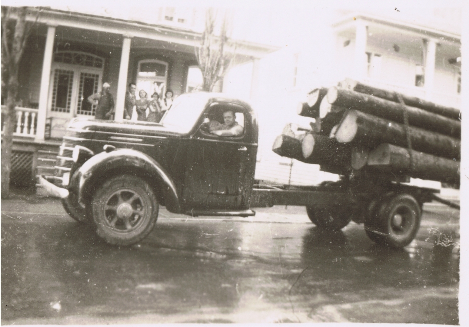 Ok 2 Camion de Paul Armand Boily en 1943 a Baie St Paul Coll Andre Simard