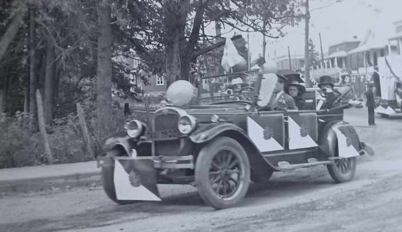 4 P au Pic parade du syndicat catholique vers 1940 Coll Clement Gagne