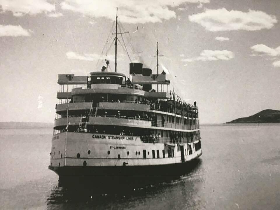 Ok 4 Bateau Blanc Le St Laurence de la Canada Sream Ship Line