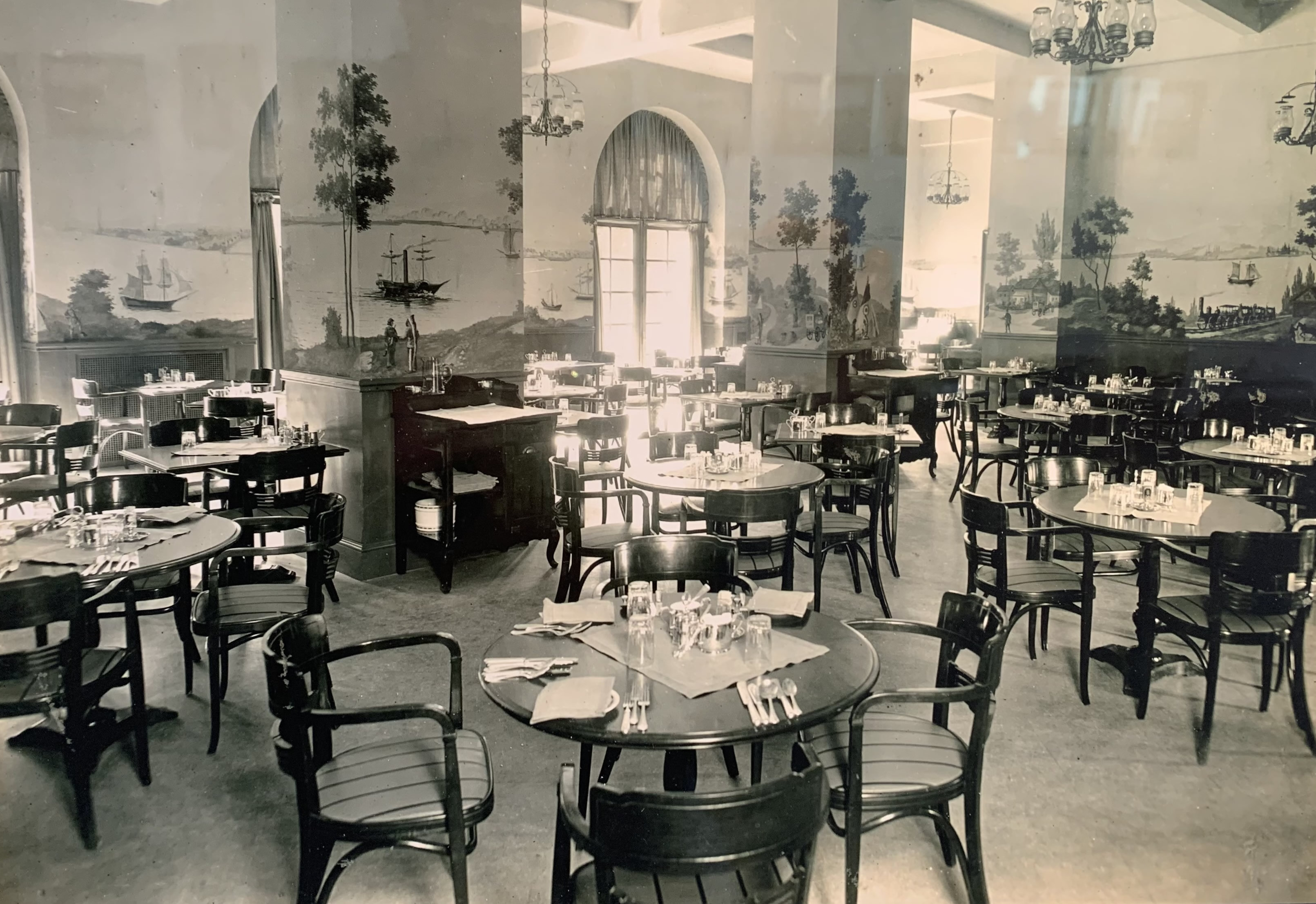 Ok 6 Salle a manger du Manoir Richelieu Collection J Luc Turcotte