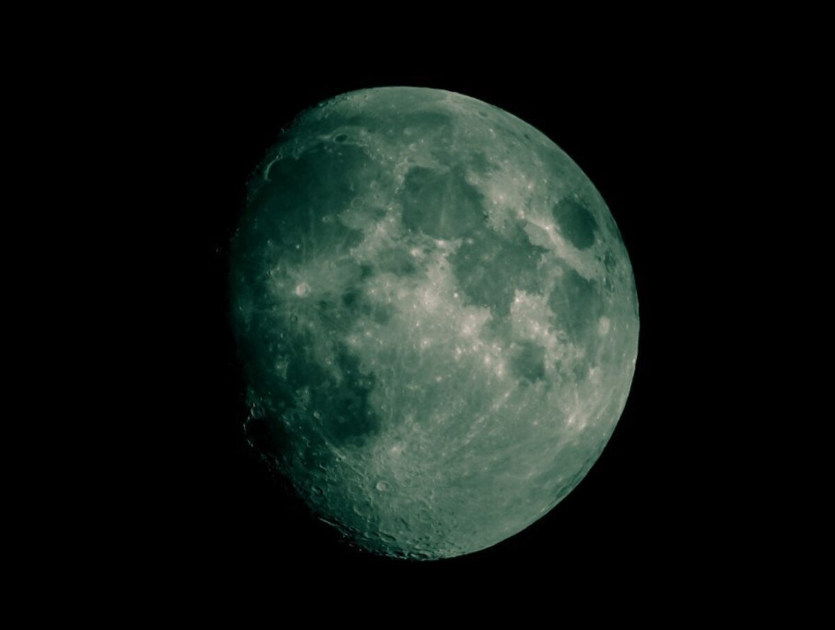 Beau travail d'Alain Caron pour nous montrer la lune !