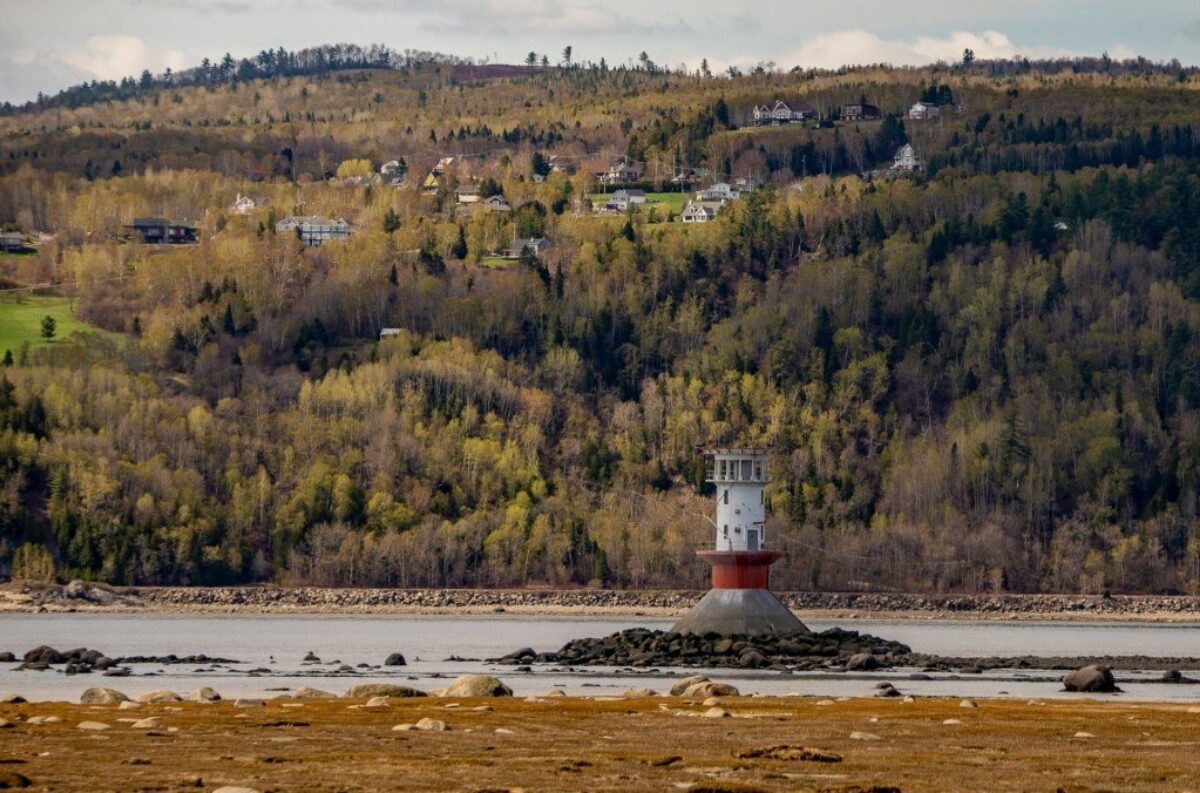 Le phare de l'Isle et le Cap-aux-Corbeaux ! Photo: Alain Caron