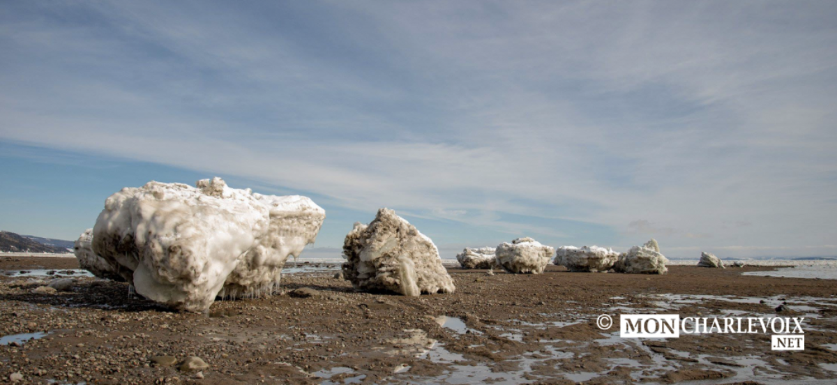 Observation des glaces en bordure du fleuve a  St-Irénée.  Photo d'Alain Caron & Chantale Beaulieu