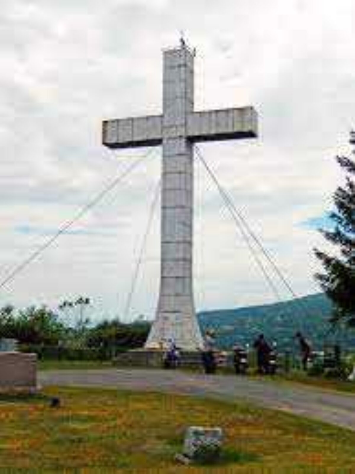 Un comité de citoyen veut reconstruire la grande croix du cimetière de La Malbaie.