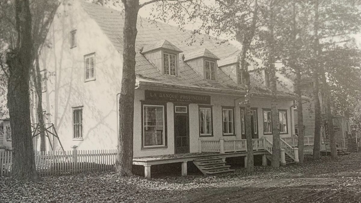 La Maison Otis à Baie-Saint-Paul qui était autrefois une Banque Provinciale, construite vers 1840 (Coll. André Simard)